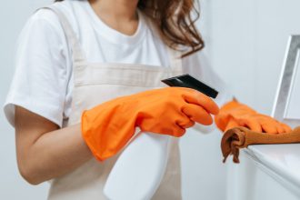 Le ménage à domicile coûte souvent moins cher qu'on ne le croit