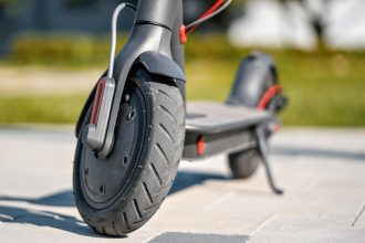 Trottinette électrique : ce que vous devez vraiment savoir sur l'assurance (et l'homologation)